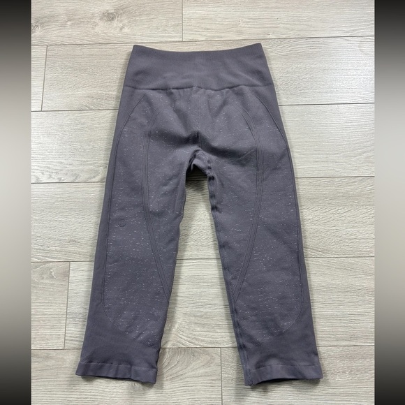 Lululemon Free To Flow Crop (17") Magnum / White - Picture 5 of 14